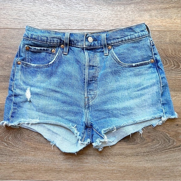 Levi’s 501 Raw Hem Button Down Jean Shorts Waist 28 - Picture 3 of 9